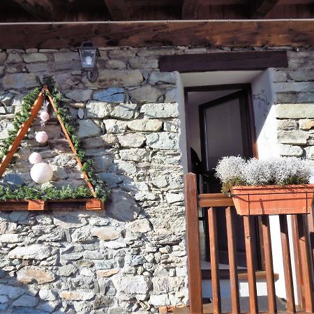 Lo Gnomo Sotto Al Glicine Apartment Chatillon Exterior photo