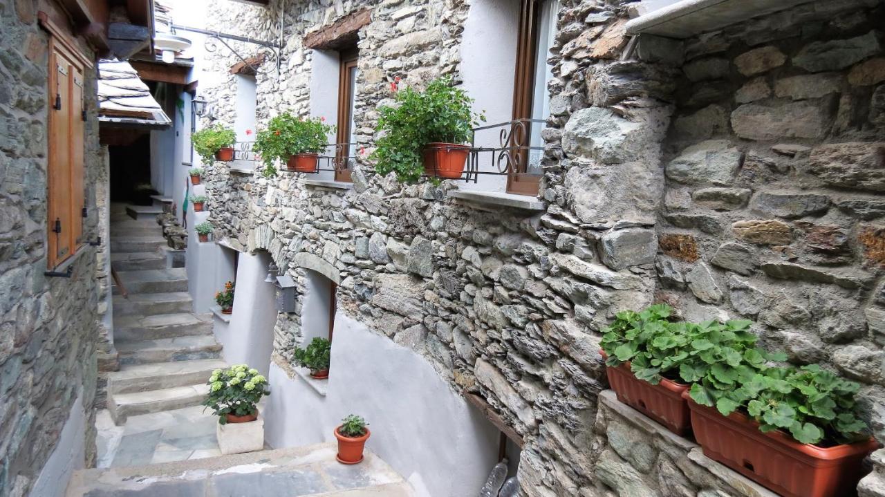 Lo Gnomo Sotto Al Glicine Apartment Chatillon Exterior photo