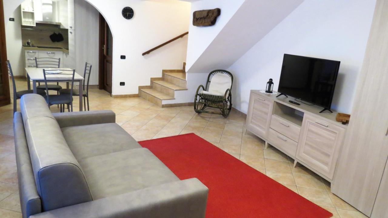 Lo Gnomo Sotto Al Glicine Apartment Chatillon Exterior photo